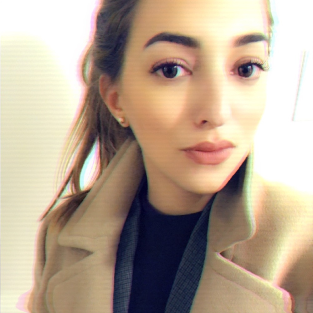 Meet your Posher, Valeria